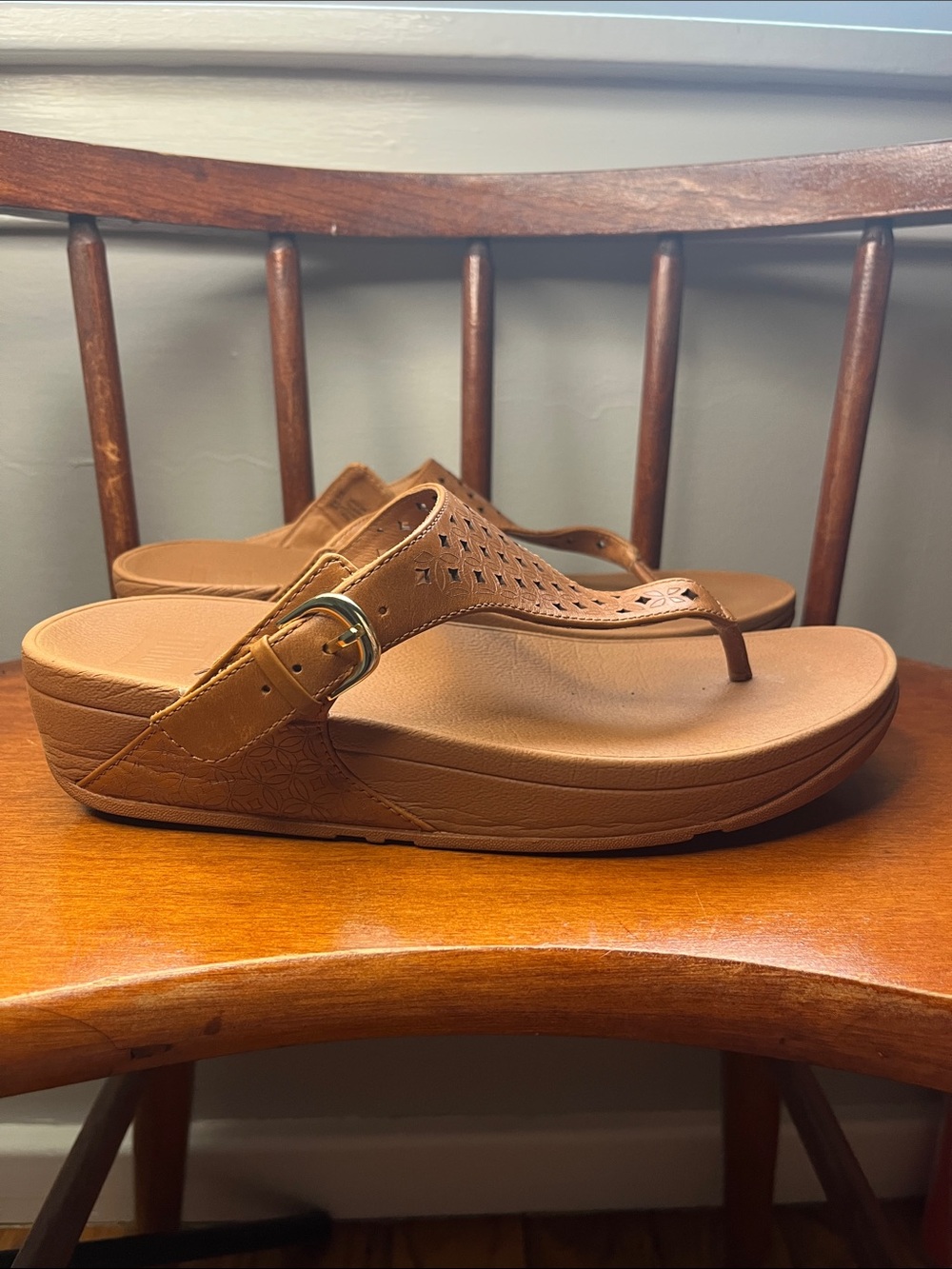 FitFlop Skinny Lattice Leather Toe Post Sandals Brown Tan Women’s Size 8 EUC